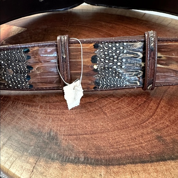 Insane vintage belt! Peacock feathers and gold colored clasp. Adjustable size - Picture 5 of 8